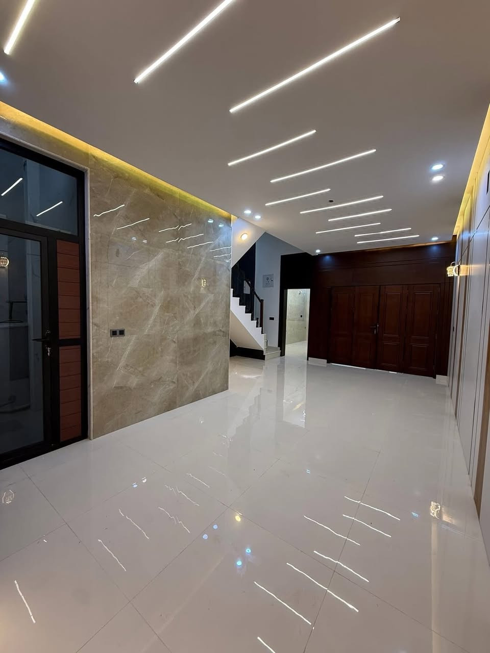 بيتين متجاورات 🏡 مساحه الواحد 126 م 

الموقع 📍 حي الجمعيه في النجف على ساحه 🏡

البيت تفاصيله كلش راقيه و خريطته حلوه  متعوب عليه  و موقعه كلش راقي على ساحه 

يحتوي عاى 3غرف نوم بحجم كلش حلو 

للاستفسار اكثر عن العقار للاتصال يتوفر وت*********** اهلا وسهلا #بيكم #عندك_عقار_وتريد_تعرضه_دزه_النا_ولاتشيل_هم***********اهلاوسهلاارجو #النجف
