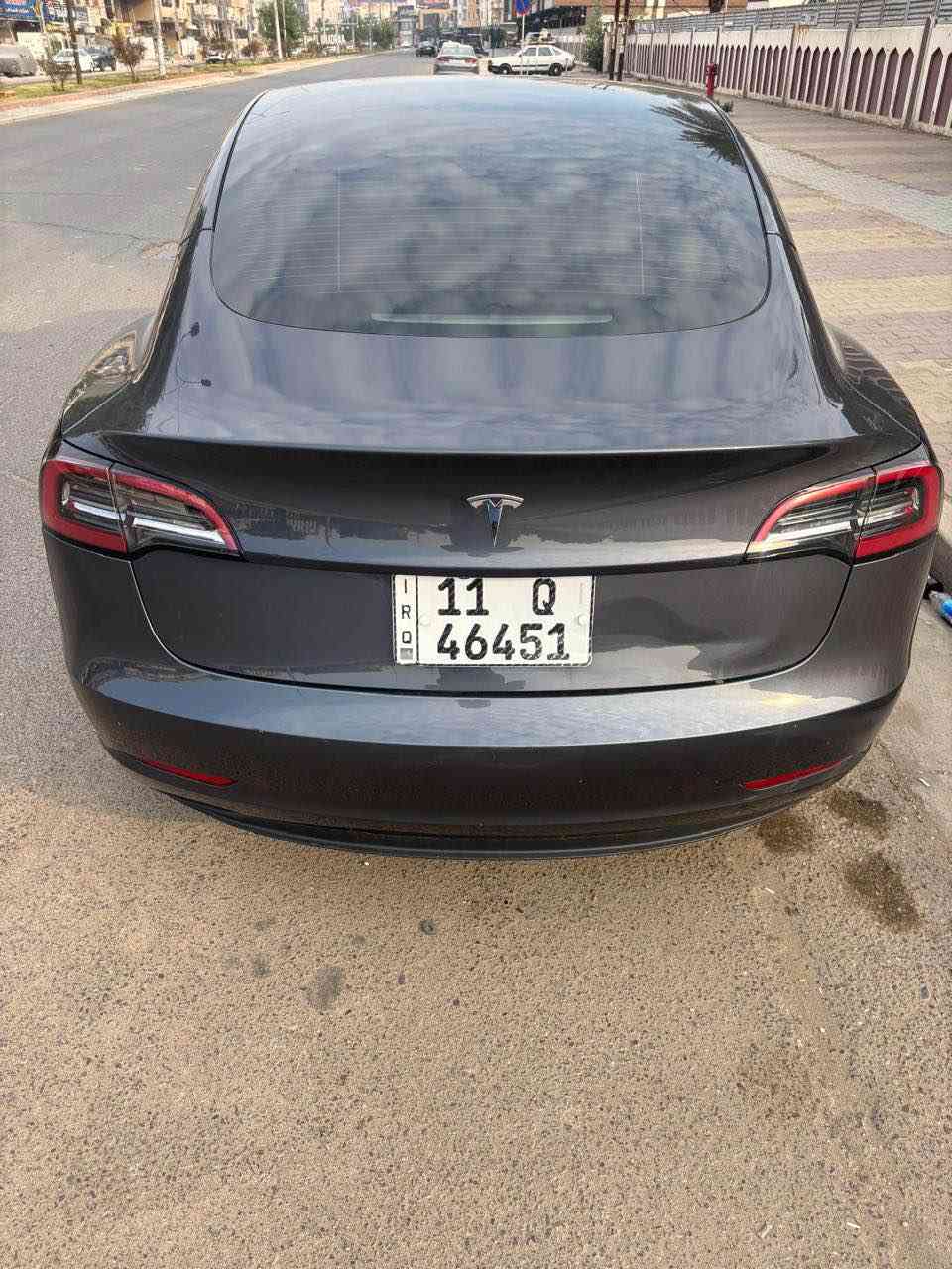 السلام عليكم 
تسلا موديل ٣ للبيع 
موديل ٢٠٢٣ لون فيلي 
مواصفات التسلا معروفه 
السياره ماشيه ٢٨ ميل 
السياره انصبغ بيهه نص جاملغ امامي ايسر
بدون ايرباك 
اون لاين
العنوان العامريه 
السعر 17 ونص 
رقم بغداد 
للتواصل *********** بغداد, العراق
