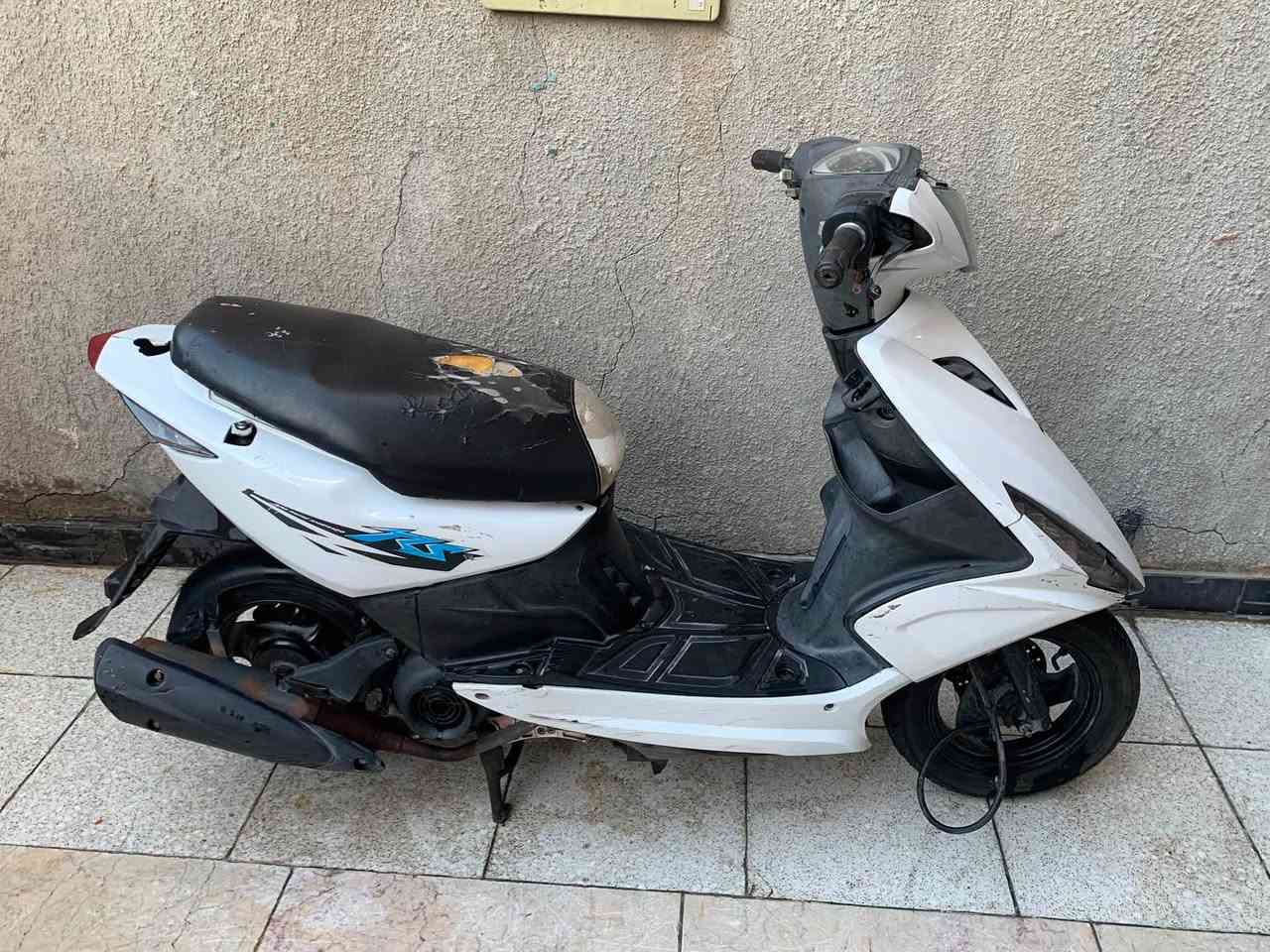 سلام عليكم ماكس مضلع ياباني نظيفه مكينه برغي ممفتوح بيها كله بلاديه شلعه ومعدل خير من الله بيها نواقص بسيطه سعرها ب ٣٥٠ مكاني البياع ***********
