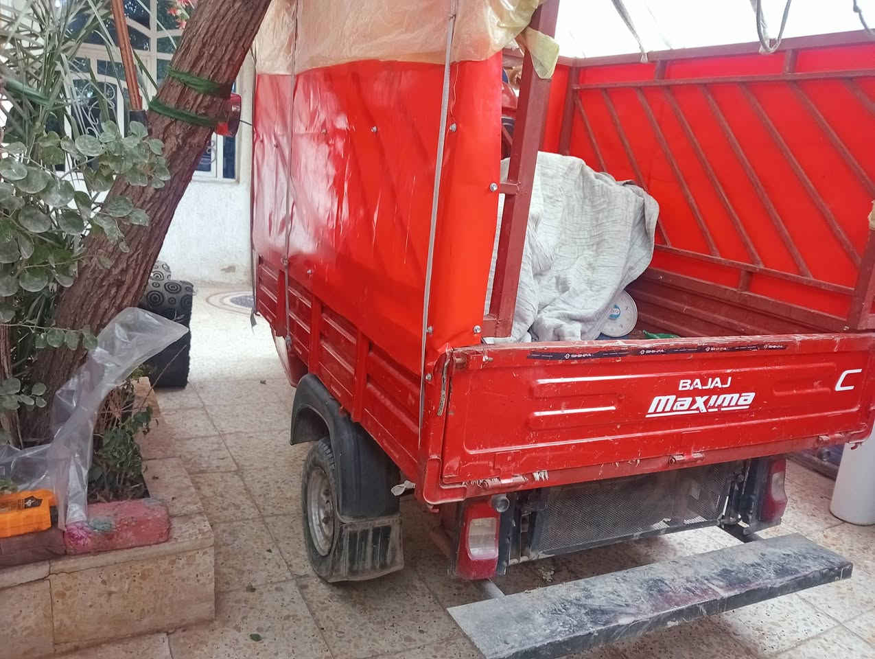 سلام عليكم تكتك حمل للبيع موديل 19 مرقمة السعر 4ونص بغداد حي السفير ***********
