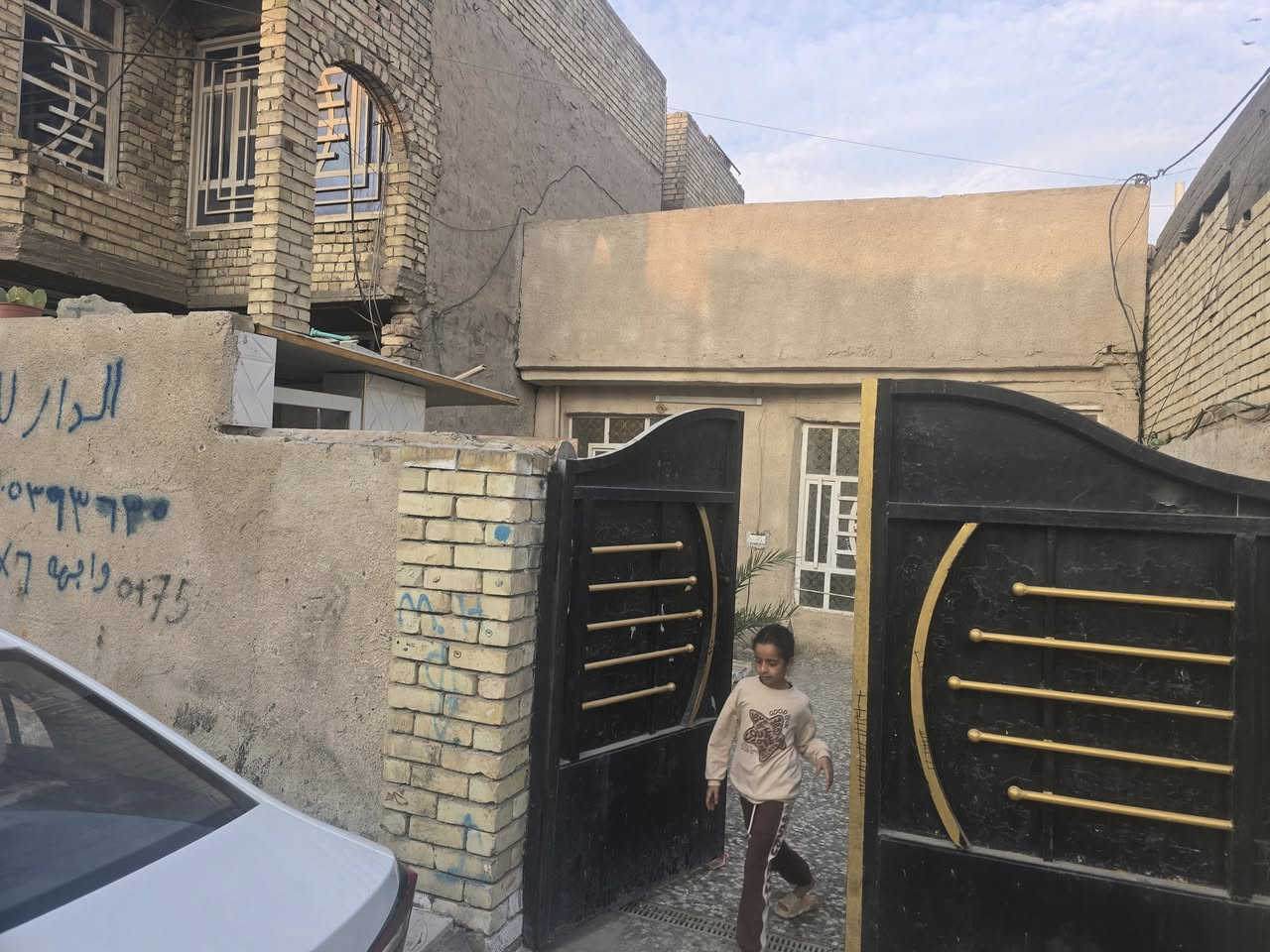 بيت حي السفير
مساحة ١٢٥ الواجه ٦وربع  

بمستوى الشارع  بالأمطار الثقيله جدا يغرق بالأمطار الخفيفة والمتوسطة ما يغرق السعر  ١٠٠ مليون رقم الهاتف***********
