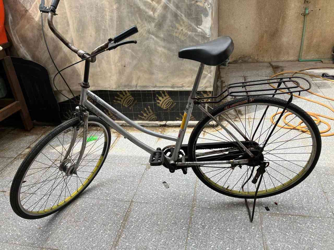 سلام عليكم 
اخوان بايسكل سياحي حجم 27 ومعمر وعدل العطل او الاشياء الخربانه بي بس الدسك مال بريك الوره وبايسكل عدل شوفت عينك لا تدخلي خاص اذا ما تباوع للصور ول فيديو  . 
سعر البايسكل 85
وبي مجال 
حياكم الله
العنوان بصره-الاصمعي الجديد قرب جامع السهلاني رقم الهاتف ***********
