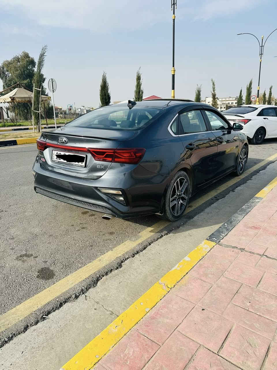 السلام عليكم 
سيارة كيا فورتي 2020 (وارد كندي) لون نفطي
سيارة فول مواصفات (عدا البصمة) 
مكينة 2.0 دوش المرغوب
ماشية 73 الف 
مواصفات السيارة
نقطة عمياء + حساسات + اشارات بالمري
شحن وايرليس 
تحديد مسار 
فتحة سقف (سلايت) 
قطعتين تبريد +تدفئة كشنات (السائق والراكب )+ تدفئة ستيرن 
نظام مانع انزلاق 
تحكمات ستيرن +شاشة كبيرة + كامرة خلفية 
ثلاث انظمة قيادة 
 كابون بانزين
حادث السيارة خلفي امبين بل سونار ويا الصور 
السيارة رقم اربيل الدولي الجديد
السعر 145 ورقة وبيها مجال بسيط 
رقم الموبايل : ***********
