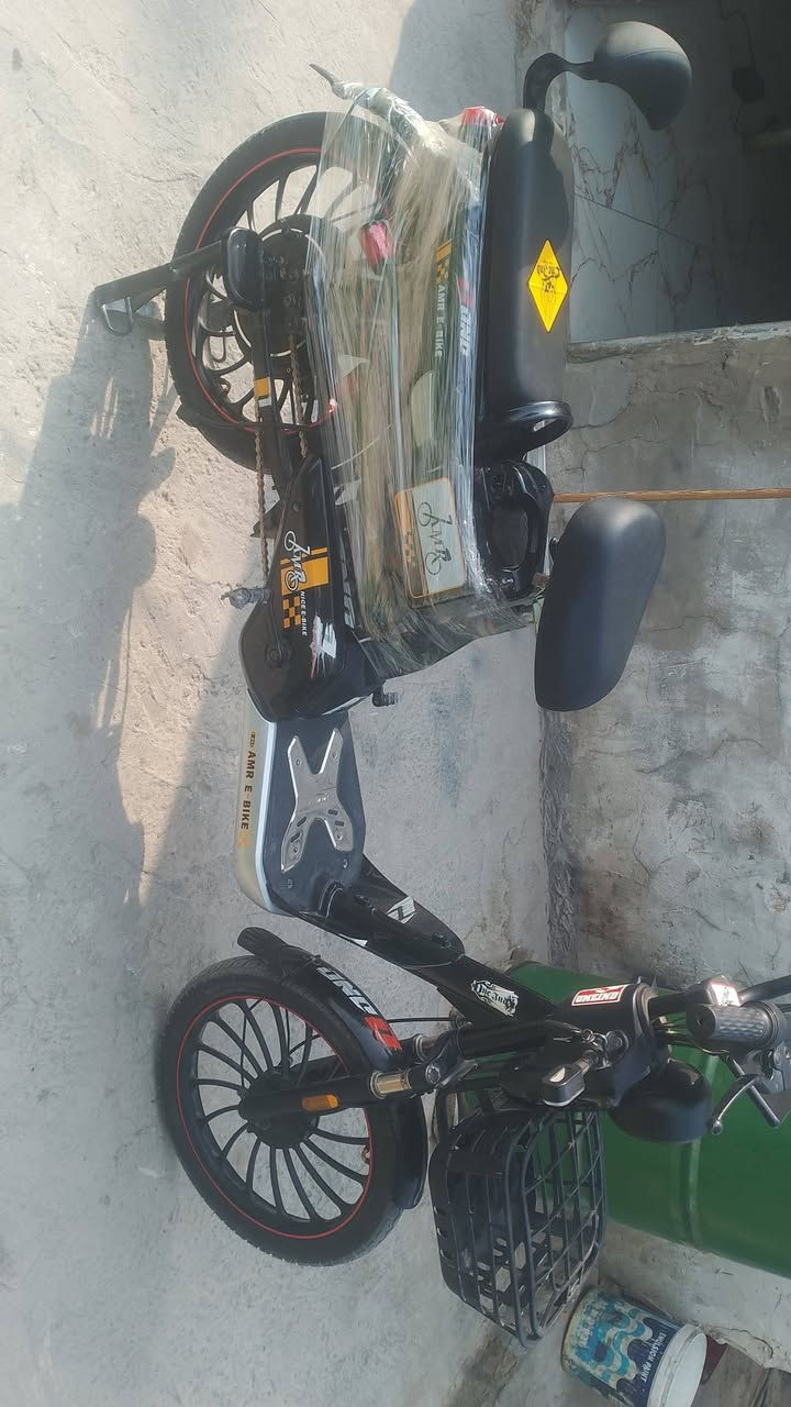 الدراجه للبيع سعر 350 بها مجال ***********
