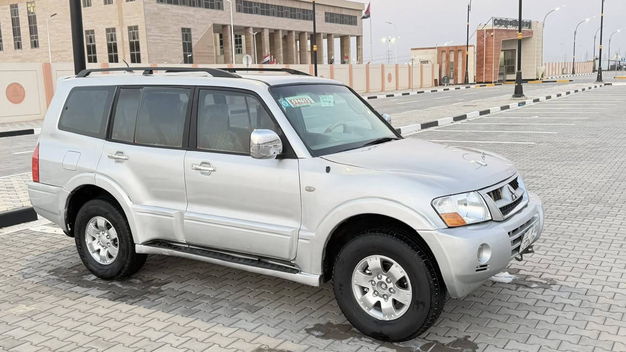 السلام عليكم للبيع سيارة باجيرو 2003 رقم بغداد دولي جديد سنويه وهزه جديده السياره كفاله من الضربة و الكص و النقل و التحويل و المكينه ولكير فيفيتي مكفولات الحداده توب طخم تاير جديد السياره جاهزه و سعرها 73 ورقه بيع مستعجل الشراي يتصل *********** مكان سياره بصرة
