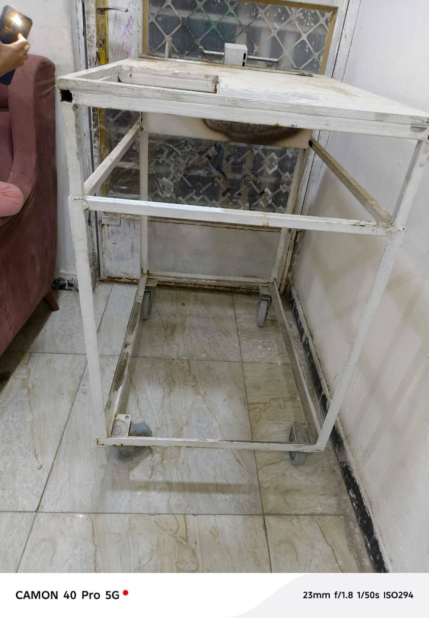 سلام عليكم ميز بطاطس حلزونيه للبيع
بغداد الامين الثانيه قرب المركز 
الرقم.. *********** السعر خاص
