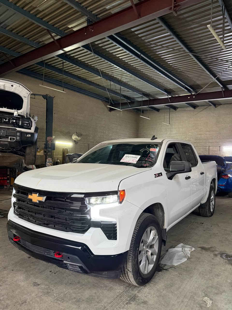 Chevrolet silverado
واصل اربيل 
سياره ب طريق 
بدون صبغ فقط مكانين خلفي يتصير بي تعديل
سياره بجم كبس و بدون ايرباكات 
2024 موديل
*********** أربيل, العراق
