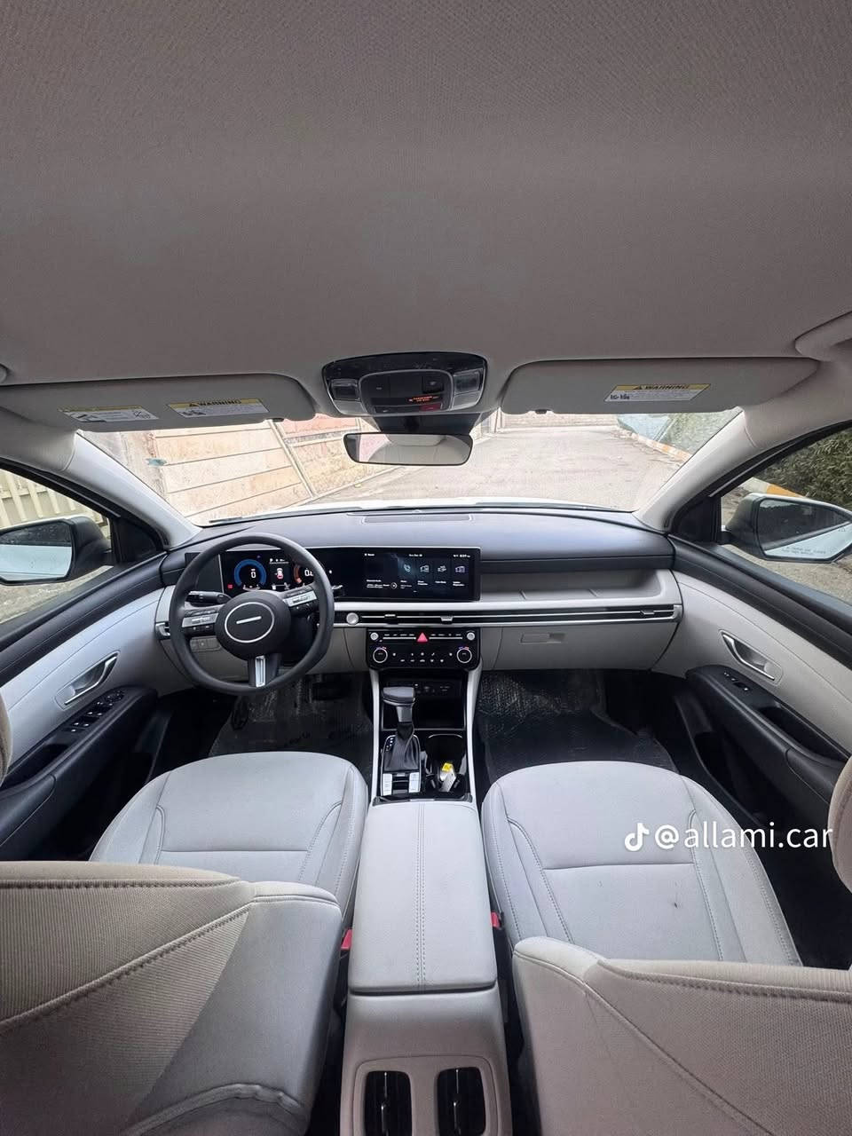 السلام عليكم 
للبيع توسان 2025 
السياره مكفوله كفاله عامه بدون تبديل ماعده بارد بلبنيد 
وبارد بقبغ الصندوك 
حتئ الدعاميات نفسهن 
السياره ماشيه 500 Mi
مكان السياره بلمسيب 
السياره فحص موقت 
رقمي *********** 
سعرها 198 قفل من الاخير
