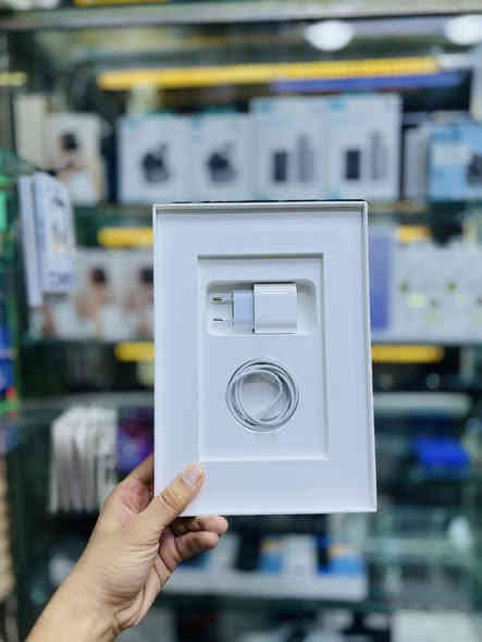 آيباد 9 ذاكرة 64 
نسبة البطارية 100‎%‎
مشحون 5 مرات فقط .
كامل ملحقات 
السعر 285,000 الف دينار 
كربلاء - طويريج / مدخل سوق المسقف 
للتواصل *********** - ***********
توصيل 🚚 جميع محافظات العراق 🇮🇶
