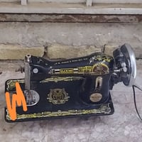 مكينة خياطة • فراشه