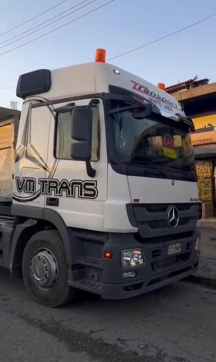 السلام وعليكم
للبيع 2005 
نساف 3دناكير
كامل مكمل كبل للشغل
رقم موصل

‭0782 262 4418‬
