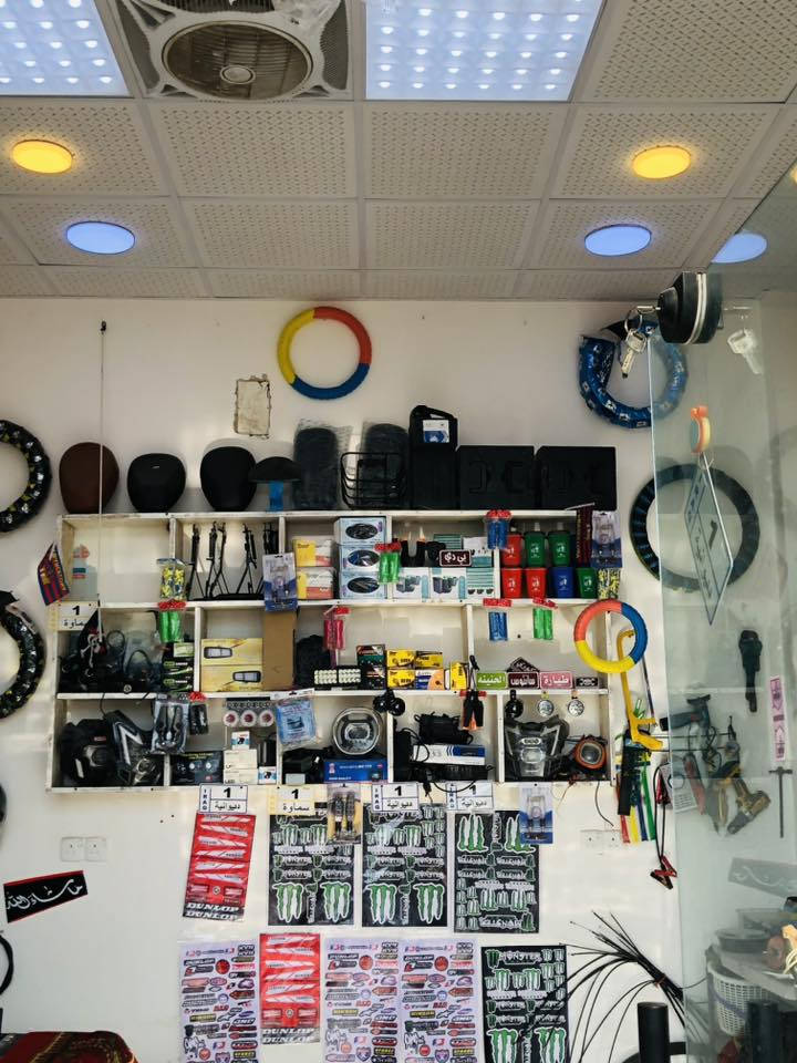 يتوفر تصاليح الدراجات الهواءيه والدراجات الشحن والبانزين كماليات وترتيب المكان خمسه كيلوه 
ماقابيل خلف طرموز محلاته الجدد 
الرقم التلفون ***********
