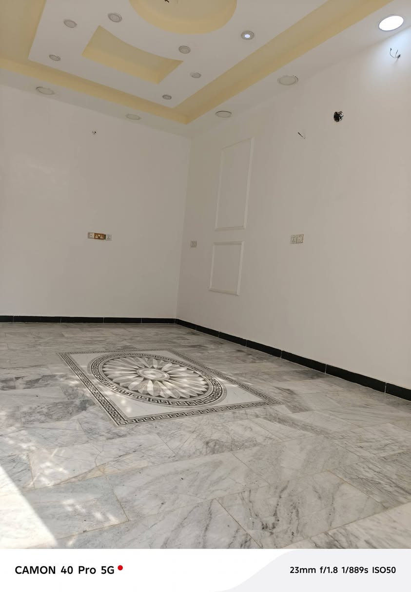 السلام عليكم دار للبيع المساحة 100متر طابق ونص الرئاسة الزراعي مقابل كاع ابو علي الدراجي رقمي, ***********
