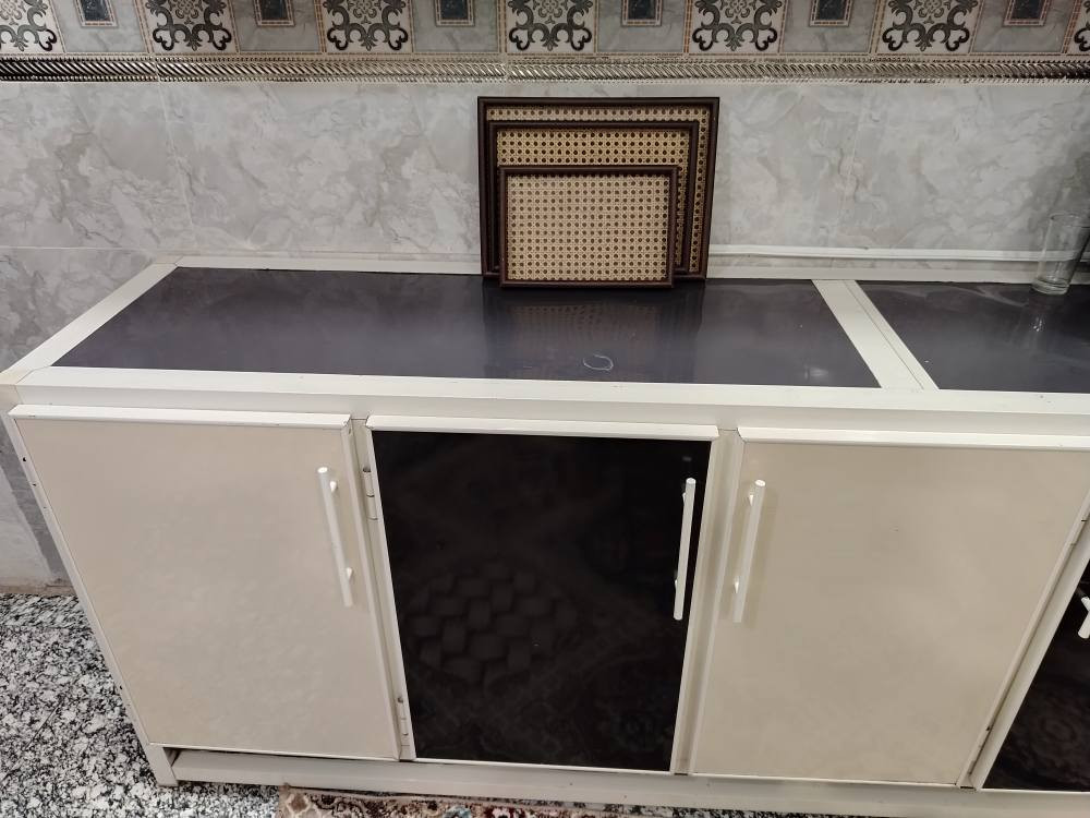 كاونتر مترين ونص جديد سعر 350 وبي مجال ***********
