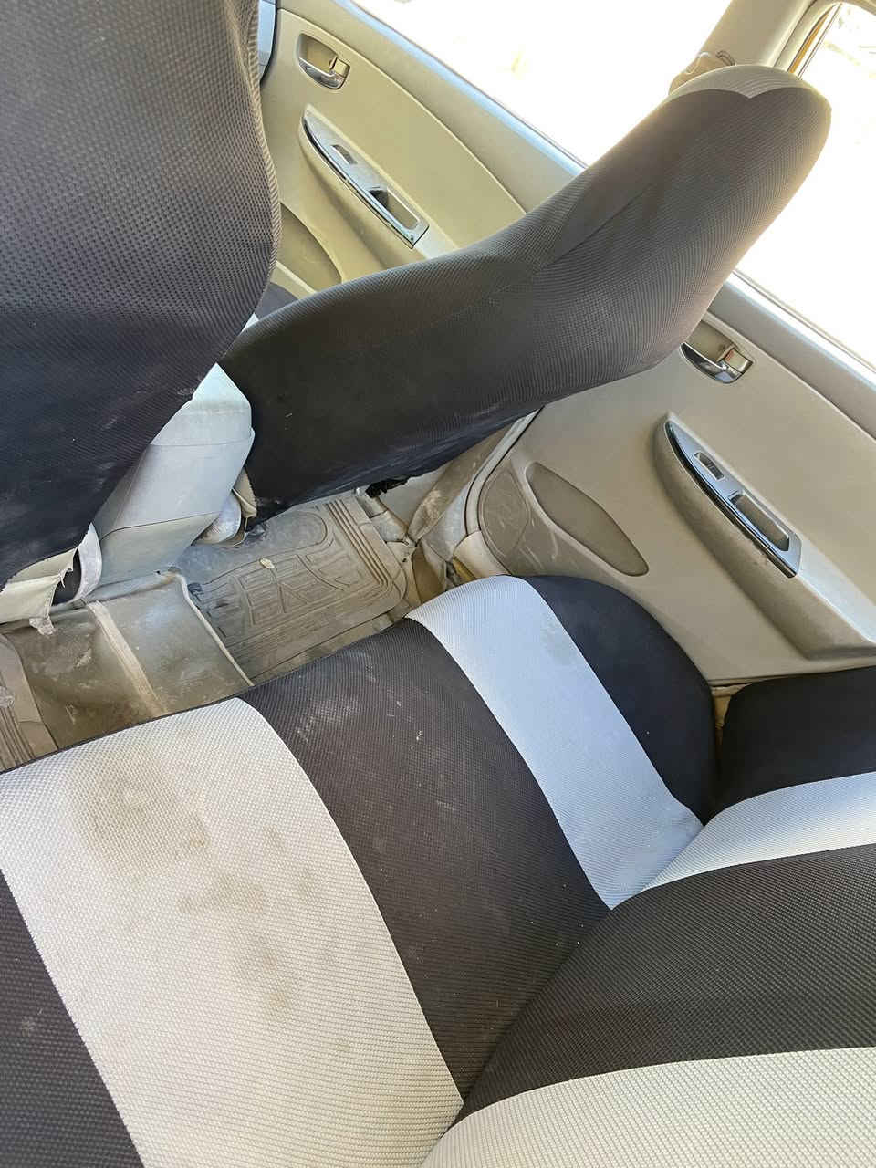 سياره byd باسمي 2013 سيارة جديده رقم انكليزي مصفرة هيه والغرامات سنويه 2028 مكانها الحله القاسم 
***********
