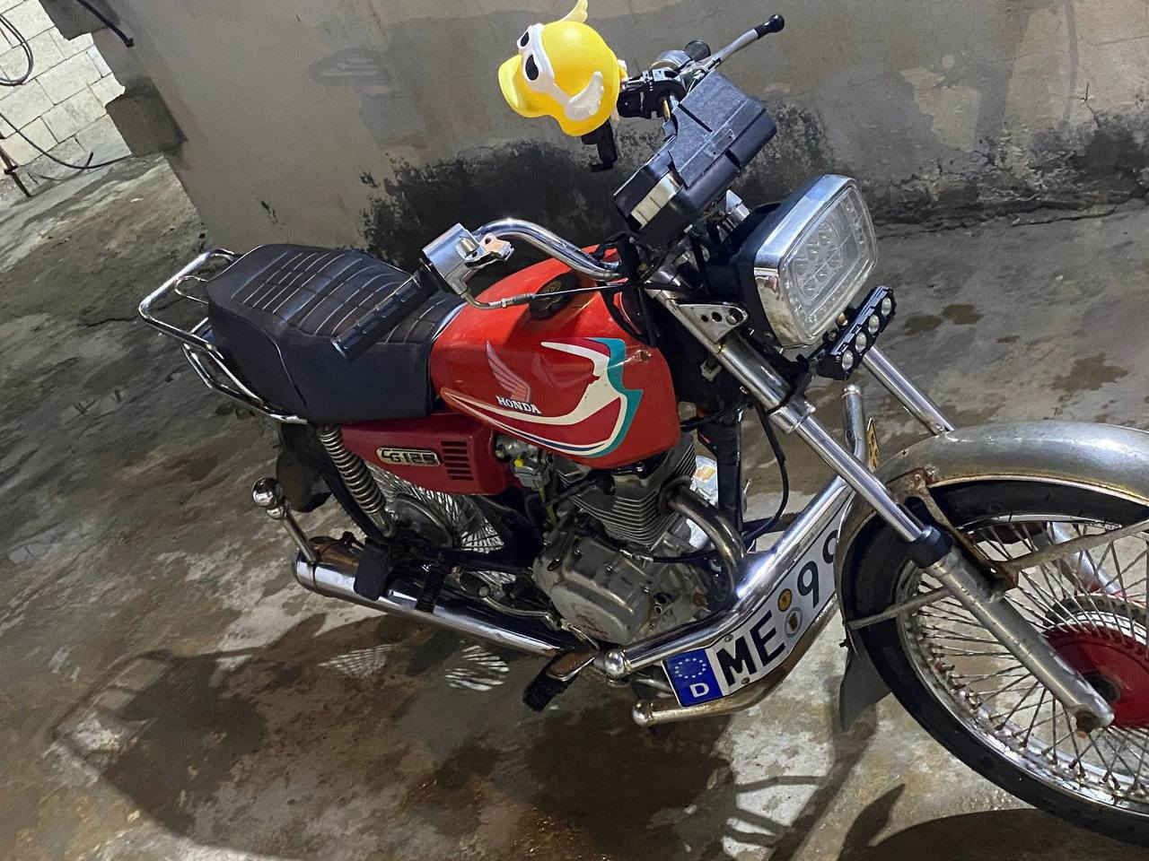 السلام عليكم. شباب دراجة للبيع موديل 21 محرك بلادي كفالة عامة كهربائيات كاملة اي نقص مابيها  350 بيها مجال المكان بعقوبة  شراي تعال خاص مو شراي لتعبني فدوة.***********
