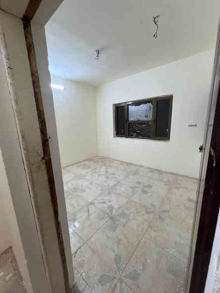 السلام عليكم 
للبيع بيت في حي تونس بنهايه فرع اسواق دانية بالزراعي...
المساحة ٧٥ عرض الواجهة ٨.٢٠
النزال٩.٢٠ عرض الشارع ٦م الفرع هادئ
الطابق الاول مطبخ وخدمات وهول وطرمة وغرفتين نوم وخدمات 
الطابق الثاني مخزن وسطح 
مجاري وخدمات كله كامله 
صور البيت بالمنشور 
لاستفسار اكثر *********** 
والسعر جداً مناسبب.....
