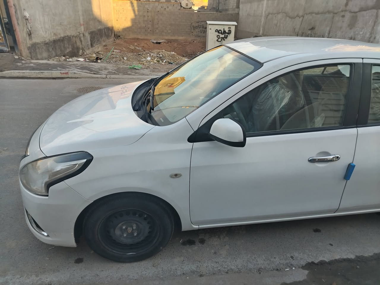 السلام عليكم
مكاني بصرة الزبير 
نيسان صني 2022 السيارة ماشية 89 الف وقابل للزيادة السعر 115 وبيهة مجال، بيهة طخات بارد فقط بدون لا معجون ولا صبغ، تبريد جديد طخم تايرات جديد حدادة امامية جديده والخلفية نظيفه، السيارة بيهة دفتر تبديل دهن وبيهة سونار، رقمي ***********
