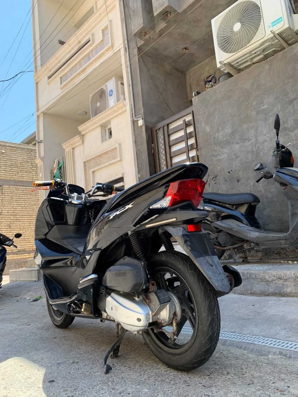 سلام عليكم بيسكس جيل ثاني للبيع  محرك 150 حساس زدحام وحساس ستاند كلهن شغالات كامل مواصفات سعرة 1550 بيه مجال انتصل بيك خير وتددلل رقم ***********
