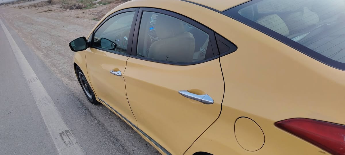 السلام عليكم سيارة لنتره موديل 12وارد أمريكي  تخم تاير وره وكدام هيئه وغرامات مصفره سنويه جديده رقم بغداد بيها ضربه بجنطه تحتوي على منضومه غاز بسمي وتحويل ثاني يوم  سعر 92 المكان كوت مركز المدينه
رقم الهاتف  ***********
