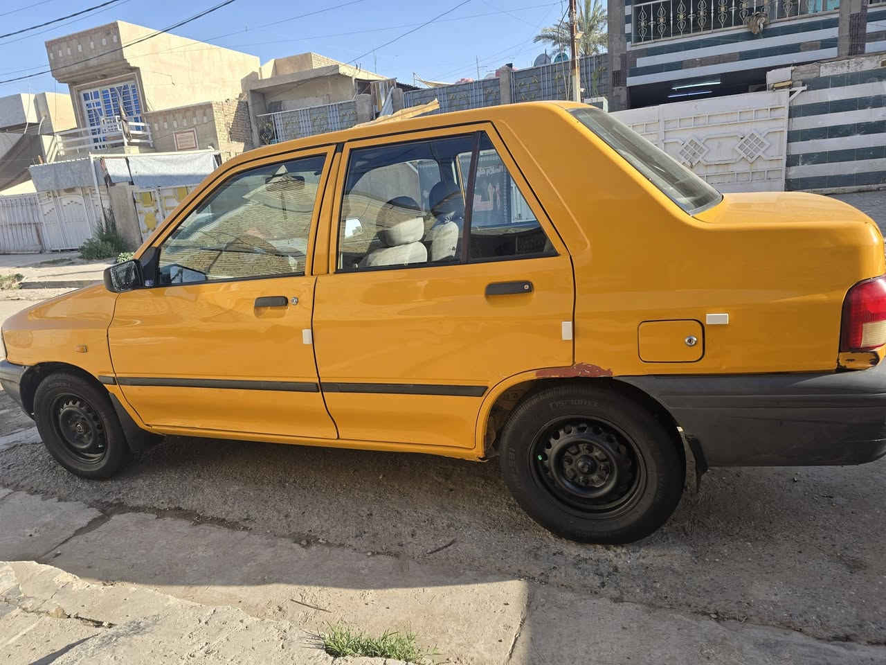 السلام عليكم رمضان كريم )سايبه ٢٠١٨للبيع بسعر ٤٥وبيه مجال بسيط كيرومكينه وشواصي خير من الله بدون ضربه ولاصبغ ولا تبديل فقط شخط بالجاملغ الامامي مال سايق تخم تاير جديد سياره جديده احله من الصور مكاني بغداد  ***********
