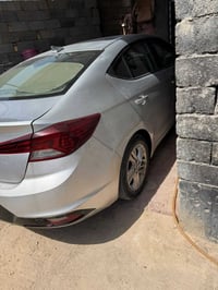سياره للبيع تفاصيل يم هاذا رقم 07705686173