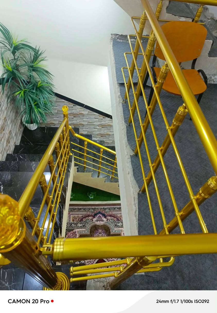 دار للبيع طابو صرف كربلاء حي ميلاد 100متر  5في 20 طابقين 3 غرف نوم ستقبال وصالة وحمامات عدد 2 وسطح كامل لبخ ونثر والأرض شتاكر  الاستفسار أكثر الاتصال الارقام تالية 
***********//***********
ملاحظه الدار مطلوب اسكان
