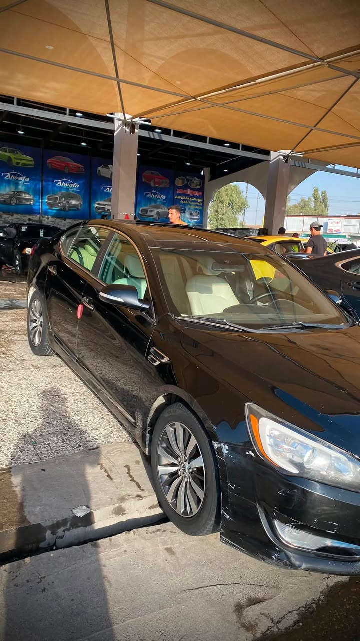 Cadenza2011——كادينزا
سياره فول مواصفات 
——————————
محرك 6 سلندر 3600cc
——————————
كشنات امامي كهرباء
—————————— 
ستيرن كهرباء
—————————— 
اشاره ترحيبيه
——————————
إناره تحت المري الجانبيه 
——————————
سقف بانوراما بالكامل
——————————
الصاحب الشرعي موجود
سياره خاضعه للهزه والفخص وسليمه وما مستحقه هزه حالياً 
للاستفسار عن السعر التواصل على الواتساب:***********
