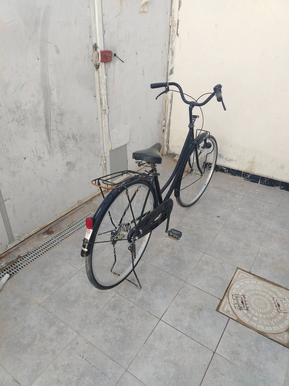 بايسكلات ياباني للبيع حجم 26 استعمال قليل مكاني شارع المطار اكثر استفسار عل رقم ***********
