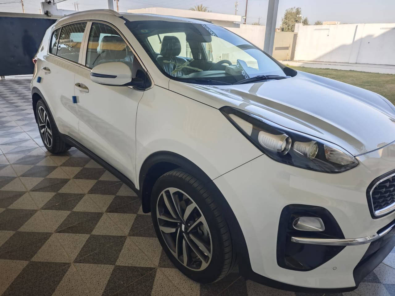 كيا سبورتج 2019 شكل 21 خليجي كفالة من تبديل وصبغ
رقم بغداد 
تحكم ستيرن + قفل سرعة 
حساس امامي + خلفي 
مري شفط + ويل كروم 
كشنات جلد 
داخل بيجي + قمارة سوده 
مود درايف انضمه قيادة 
لايت عدسة+ لد نهاري 
ملاحظة بيها فقط 4 اصابع بارد جوة قبق البانزين 
السعر 195 وبيها مجال 
عنواني بغداد التاجي 
***********
