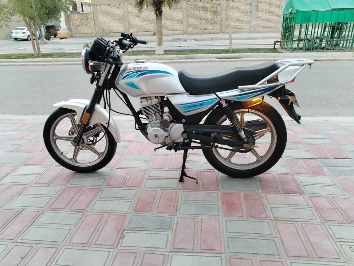 سلام عليكم  
دايوان عضم  اوراق اصولي شرط  الترقيم مداور يم وكيلهه مكتب حسين موديل ٢٢  
 محرك كفاله شرط مافتوح  محرك نضيف شلعه ومعدل شرط الكفاله  كهربائيات كلهة شغاله اشاير لايتات كله شغال بيهة لايت زنون زنجيل جديد الدراجه كلهة جديدة وبل واقع احله من الصور مكان كربلاء حي السلام   السعر ٩٥٠  بلاش وبيهة مجال   للطيبين
***********  بي وتس كربلاء, العراق
