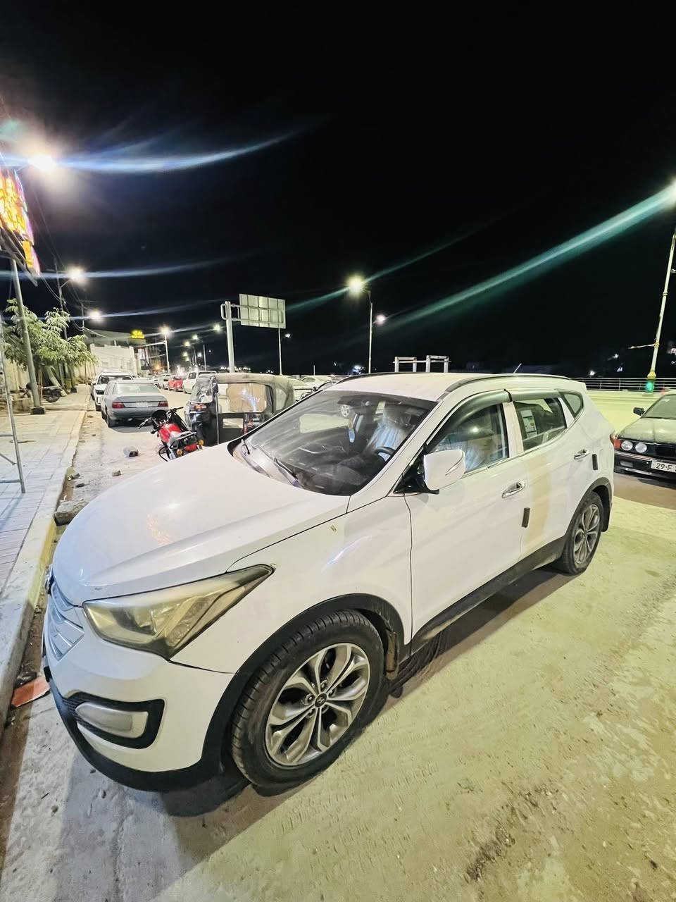 للبيع 

سنتافي موديل 2014 خليجي مكفوله كفاله عامه 

مكينه ٦ 
٧ راكب 
 مكاني واسط قضاء الحي للتواصل خاص او 
***********
