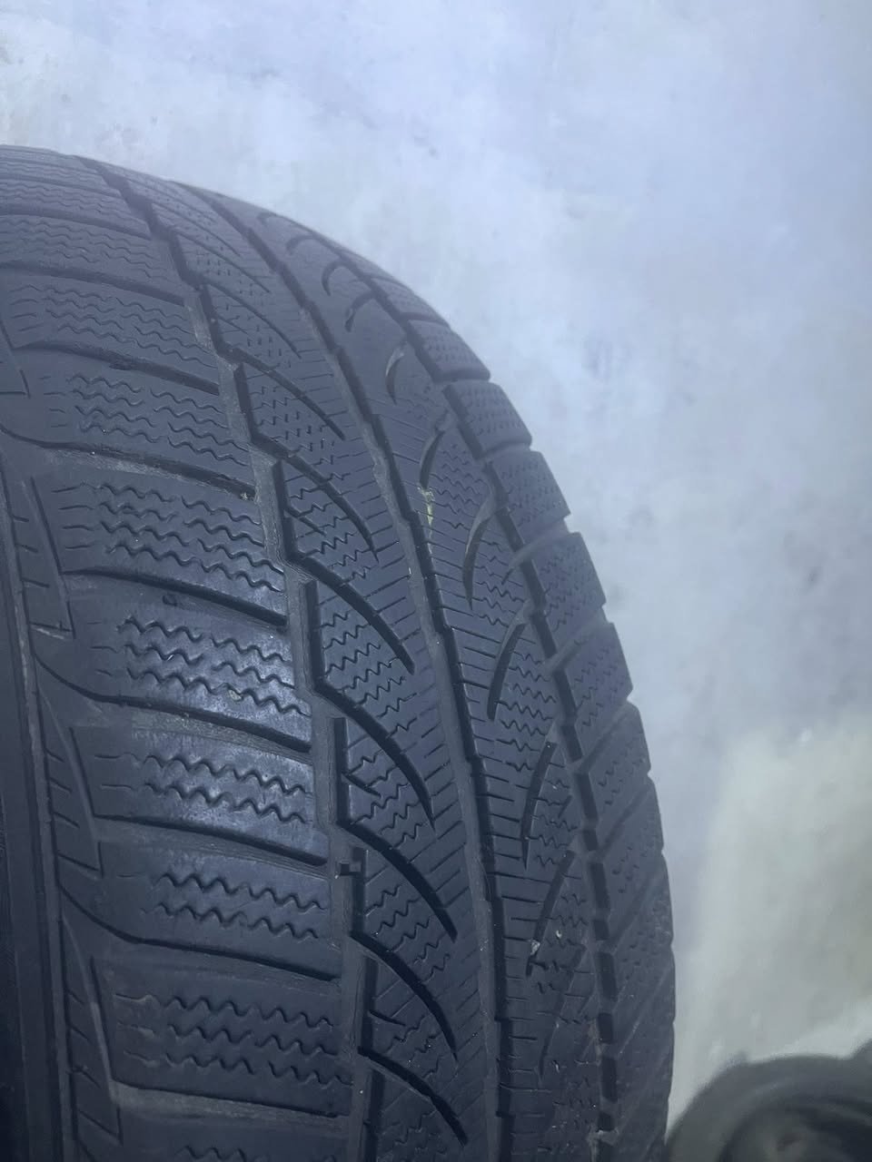 زوج تاير باله اوربي  ماركه   Snow win 2 برتغالي  زوج راقي جداً لا ركعه ولا فتيله ضمان الشد والفحص ليونه عاليه سعر الزوج مع الشد والبلنص 
50 الف يوجد توصيل لكل المحافظات
*********** مجمع المصطفى المشتل شارع المدارس قرب التمونية
