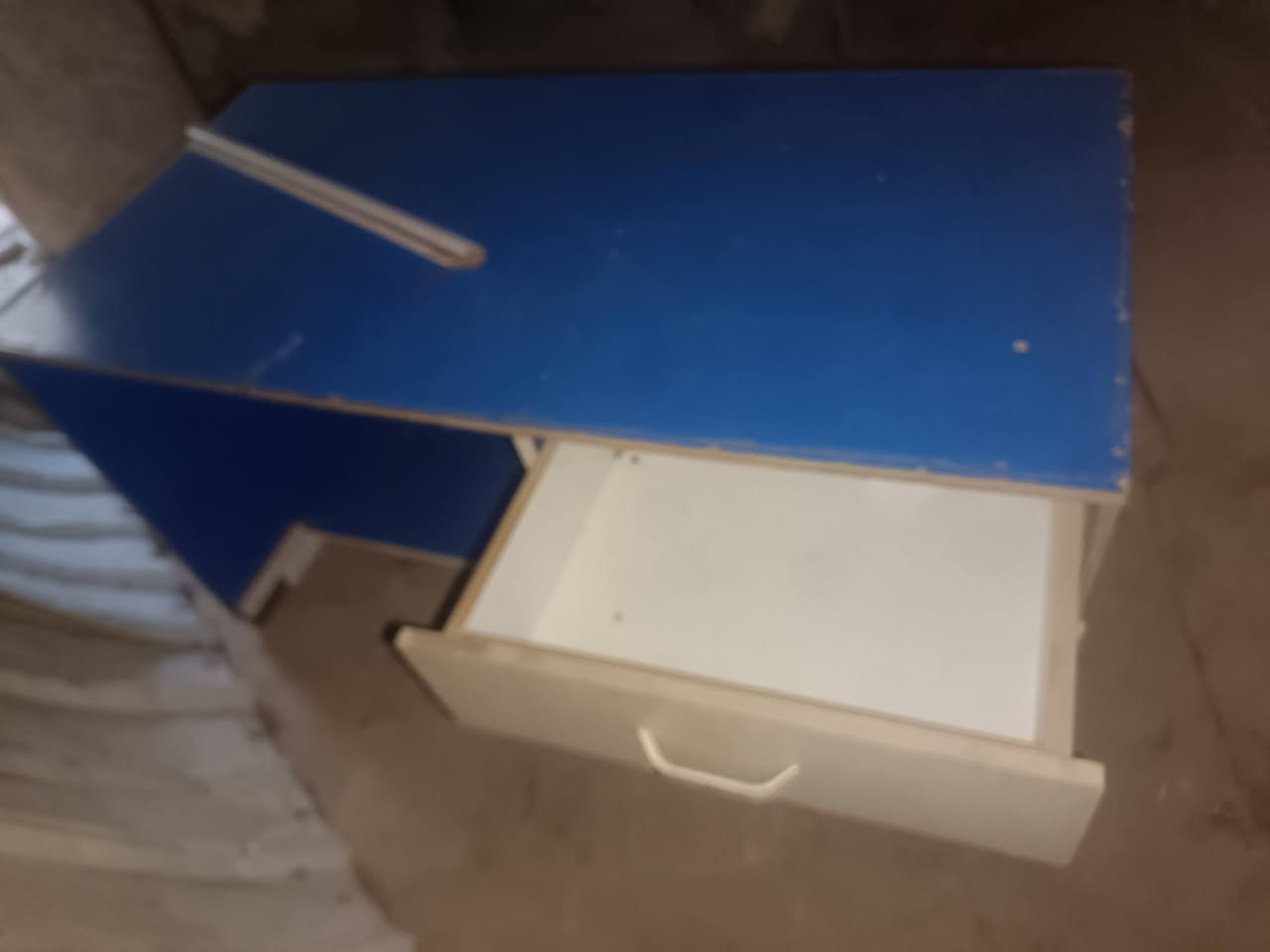 للبيع ميز مكتبي كلش نضيف
يرهم كلشي مقها مكتب عقارات مكتب موبايلات جبير عرضه فوك لمتر للتواصل واتساب *********** 💜❤️
