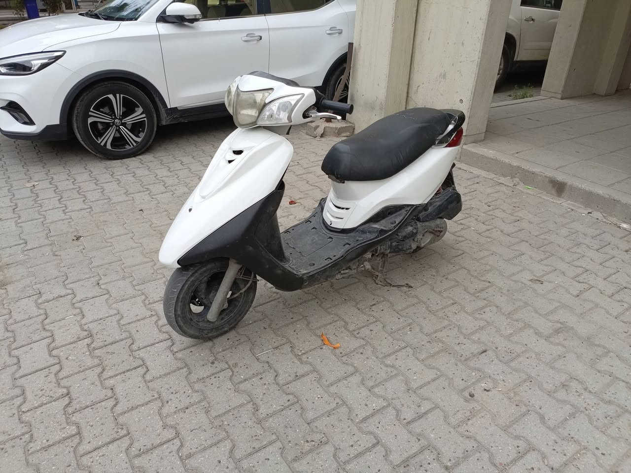 السلام عليكم اگزز بغبغاء بلاديه برغي ممفتوح بيهه محرك بلادي دراجه نظيفه مبدل كفرات تايوان للجماليه نقصلا يت واشاير المجمع مال اليت والاشاير عاطل سلف هندر عداد بانزين عداد سرعه كله شغال الدراجه صار بيهه مراوح علسلولي اعتقد لجويتر وصخ السعر 600وبيهه مجال مكان شارع حيفا ***********
