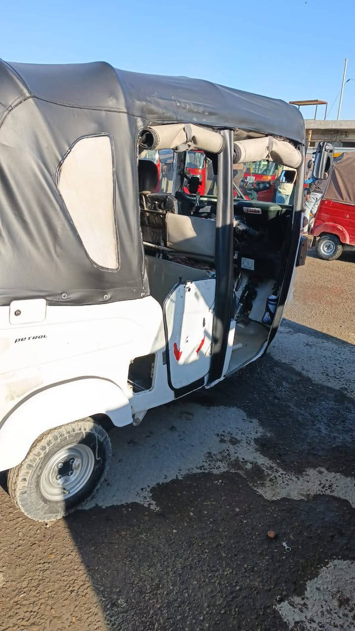 سلام عليكم تكتك للبيع مديل 22 بيه صفحه صبغ و صفحه ثانيه بيها ضربه ترجع على بارد ا المكينه مكفولة عرضها , 6800 و بيها مجال قليل الرقم ***********
