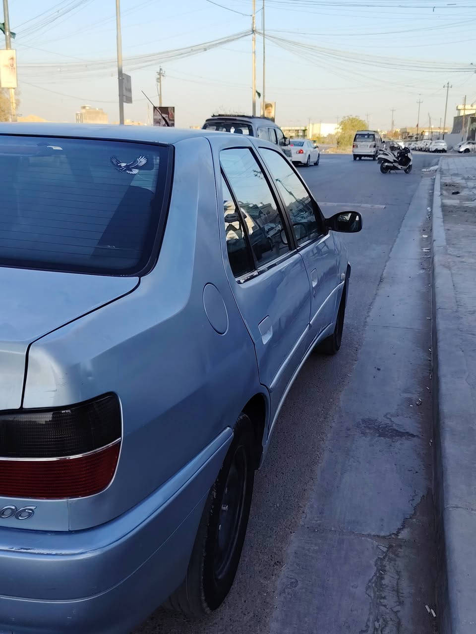 بيجو ٣٠٦سياره نضيفه وخير من الله كير مكينه صدر جديد تريد ثلج سياره دينار ما تصرف عليها غير بس هاذ الحاجب مال لايت واكع مجرد شخوط بسيطه اي ستفاسر وتساب اتصال *********** السعر ٤٨وبيها مجال كلش بسيط عنواني بغداد سيديه
