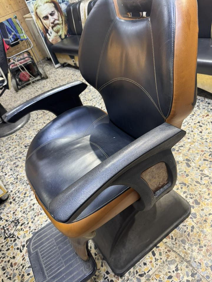 بغداد جسر ديالى
اغراض صالون للبيع 
مري 2 وميوزة 2 وفاترينا 2 
كرسي شيروكي 1 
عربانة وجهاز بخار 

هـ : ***********
