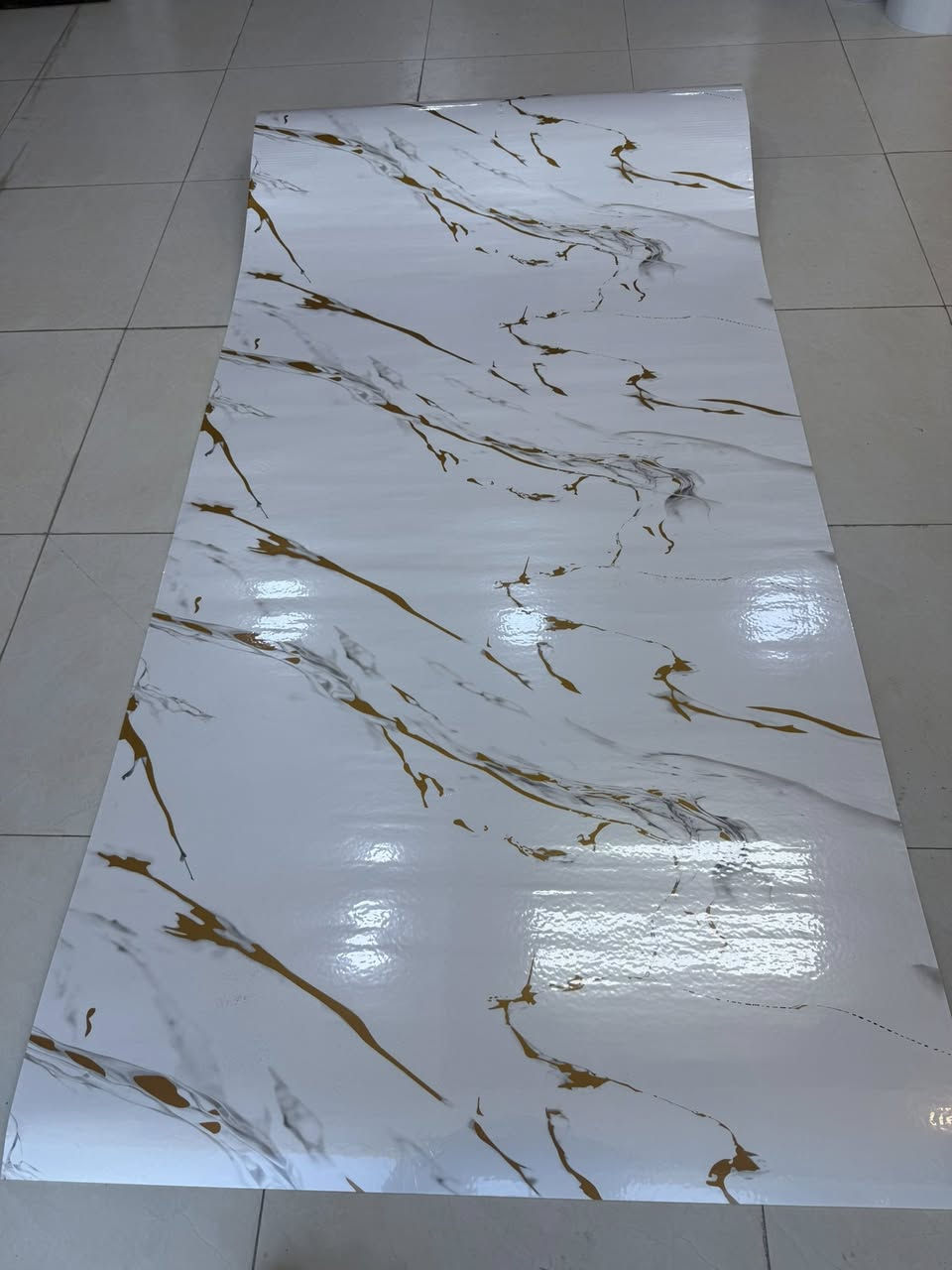 ⁨ شركة الثقلين للايزوكام والديكورات
تم بعون الله وصول شيبورد وبديل الرخام 
لاصق ذاتي 
الضهر سيلفون 
الوجه ليزري مرايا صافي 

الطول 3متر /العرض120سانتيم 
العنوان كوت شارع النسيج خدمي السلام 

 للحجز ***********📞☎️⁩⁩
