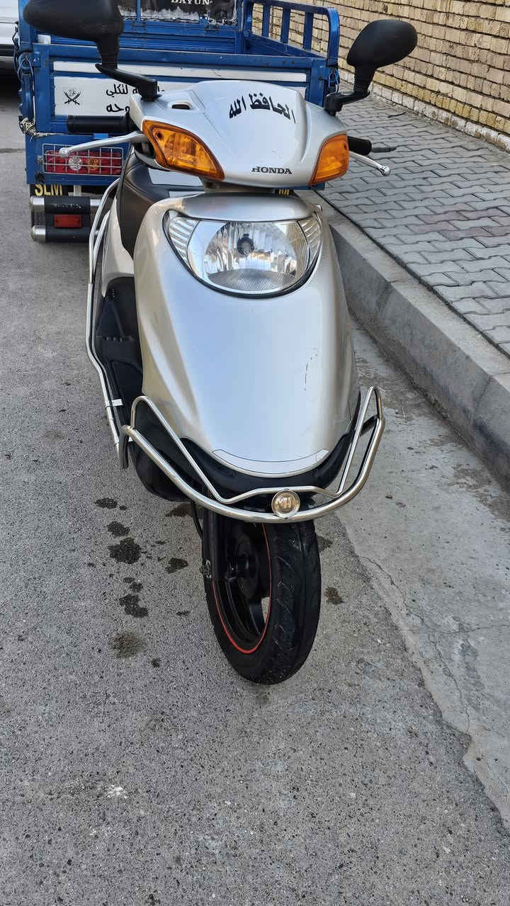 السلام عليكم دراجه سبيسي ياباني للبيع مكفوله كفاله عامـه من كلـشي كفرات اصليه كابريتر اصلي دراجه جديده بمعنئ الكلمه صارلهة شهر من نازله من الرمبه ماشيه 7000الـف حقيقي مكاني كوت الفلاحيه الرقم للاتـصال*********** 
انا مكلف للانشر
