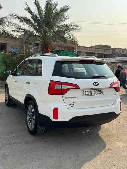 السلام عليكم كيا سورنتو خليجي موديل 2015 رقم بغداد الدولي تحويل ثاني يوم ماشية 104 محرك 3500/6 سلندر /7راكب 
بيها ضربة بابتين الصدر وانصبغت الصفحة توحيد لون شواصي لغود مكفولة عالسونار ابيعلك المواصفات بصمة تشغيل وابواب كشن كهرباء كشنات جلد بردات خلفية وباقي المواصفات المعروفة السيارة جاهزة دينار متصرف عليها محرك كير تبريد صدر كله سليم  للبيع فقط اعتذر عن المراوس السعر 163 ورقة بيها مجال بسيط حق الجية للاستفسار *********** مكاني بغداد غير متواجد عالنت الشراي يتصل بغداد
