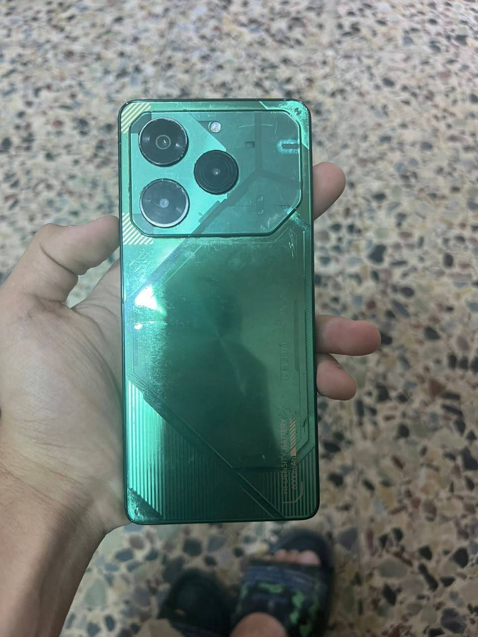 موبايل TECNO POVA6
 جهاز نضافه 70بالميه
ذاكره256 
كامله ملحقاته 
بي كسر بالشاشه موجود خاص أو اتصال 
***********
