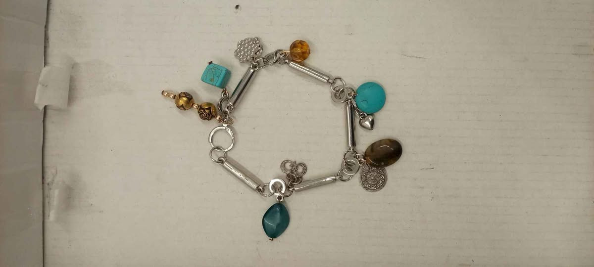 عمل يدوي وقطعة وحيدة تحتوي على احجار كريمة (عين النمر .فيروز.كهرب مضفوط..سندلوس) بغداد, العراق


**إذا كنت صاحب هذا الإعلان وتريد حذفه لأي سبب، رجاءا أرسل رسالة إلى الدعم الفني**