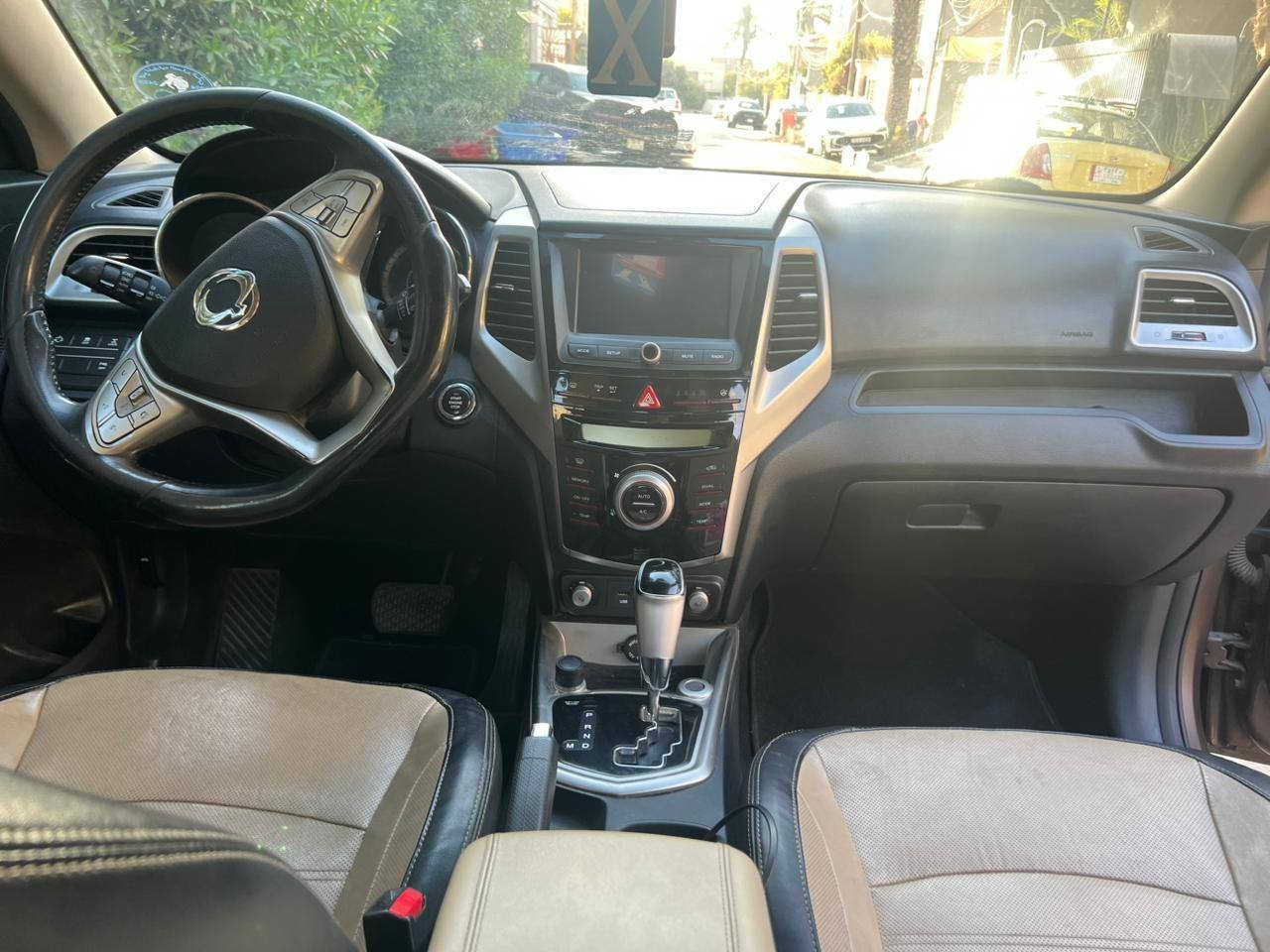 تيفولي موديل ٢٠١٥ فول
ماشيه ١٠٠ الف كم رقم أربيل باسمي محرك ١٦٠٠ بنزين السعر ٩٠ للاستفسار ***********
