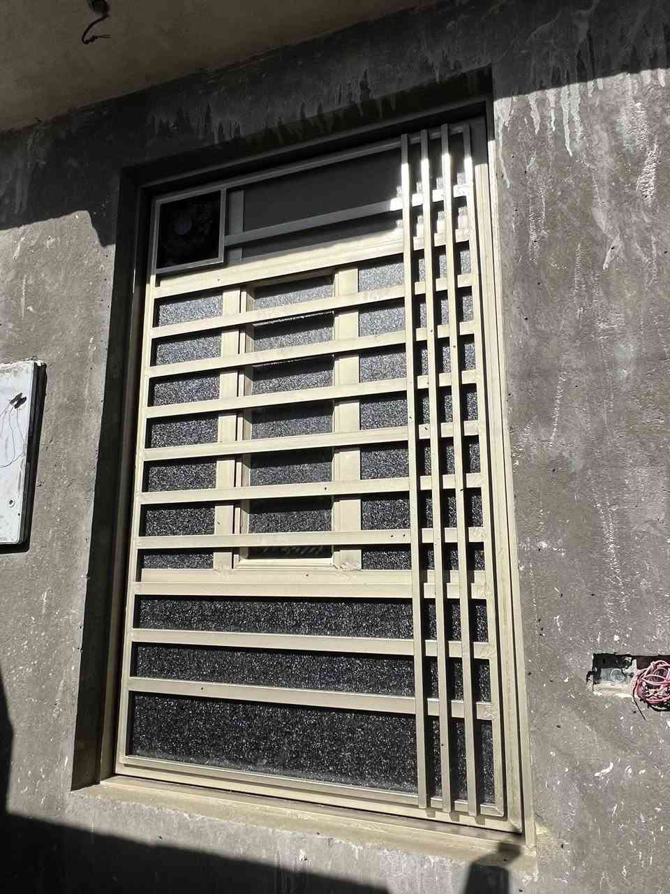 متوفر جميع نواع الزجاج العادي والعاكس 
والديكور الذهبي والضبابي 

3ملم 4ملم 6ملم

العنوان الناصرية  الموحية شارع السبيس قرب شارع 30
الاستفسار ***********
