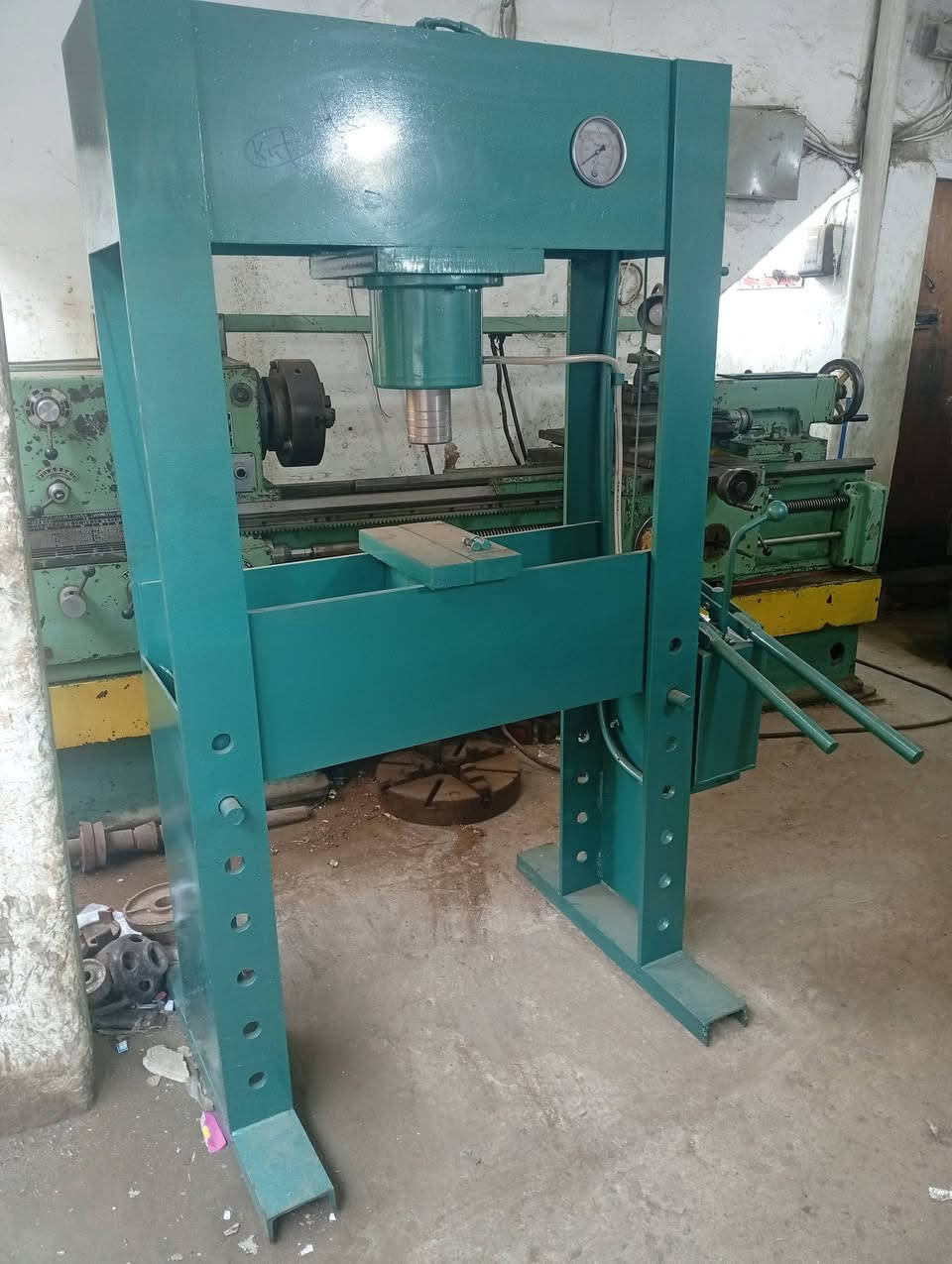 بريس 40 طن جديد حديد ثقيل للبيع للاستفسار الاتصال بالرقم ***********
