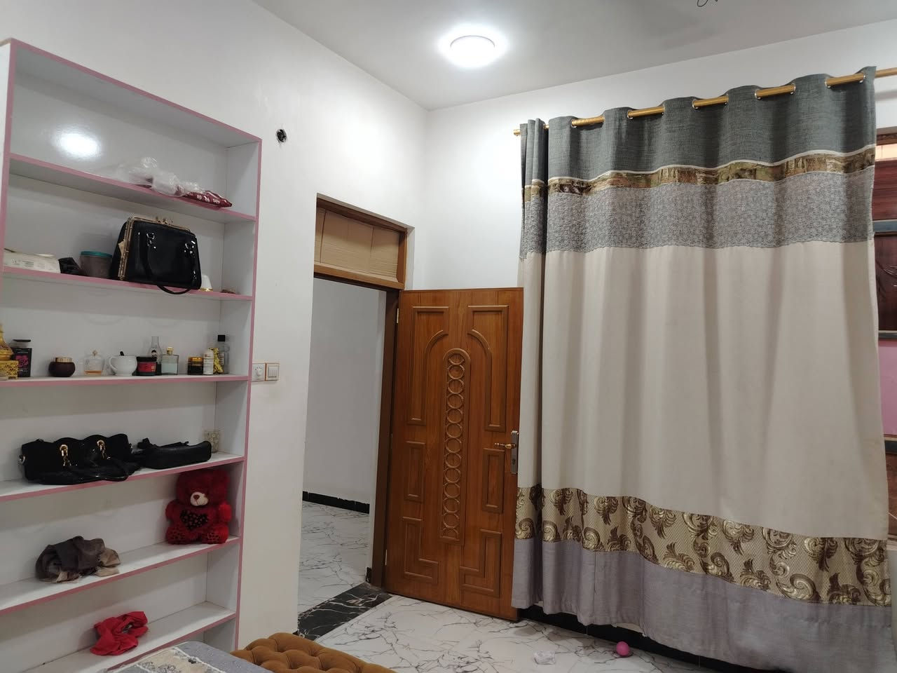 🏡دار للبيع🏡
المساحة: 120متر 
✅ #طابو_صرف_سند_25_أقرار_محكمه
السعر: 120 مليون  (مع المجال)
الموقع: النجف شارع أبو صخير #مقابل_منتزة #ألخط_ألاول

مواصفات البناء:
3غرفة نوم 2 وصاله ومطبخ واستقبال حمامات داخليه وخارجيه  
بناء مرتب (أساس + سقف كونكريت + طابوك)
أبناء الحديث درجه الاولى 

الخدمات:ماء كهرباء مدارس سوق تبليط بعرض 15 متر
خط مولد مجانآ مجاني 

للاستفسار اتصل على *********** أو مراسله واتساب
