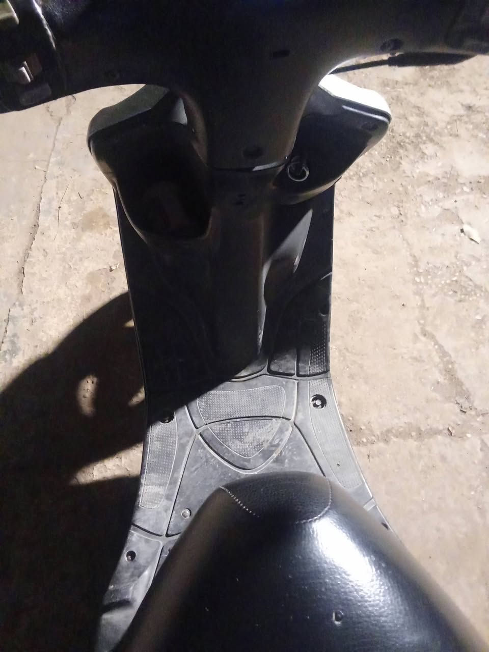 سلام عليكم دراجة قجمة للبيع شلعه ومعدل سعر 400 وبيه مجال الطيبين مكاني بغداد الشعله  على الرقم ***********
