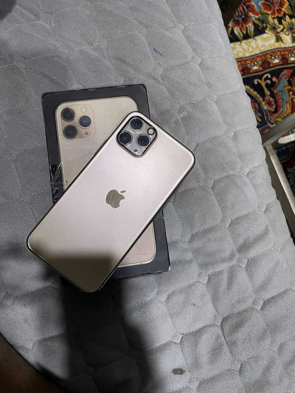 السلام عليكم أيفون ١١برو الصغير مكاني بغداد حي النصر بطارية69 سعره 250 وبي مجال ***********
