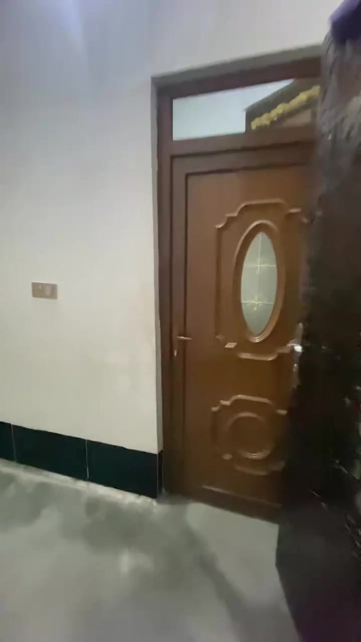 بيت زراعي كامل مساحه ٢٠٠ م 

طابق واحد

كوباني مقابل جامع حمد المفرجي

استقبال 4x8

مطبخ 5x5

صاله 
غرفتين نوم 5x4

صحيات داخل وخارج..

ترك ..

للتواصل ***********
واتساب
